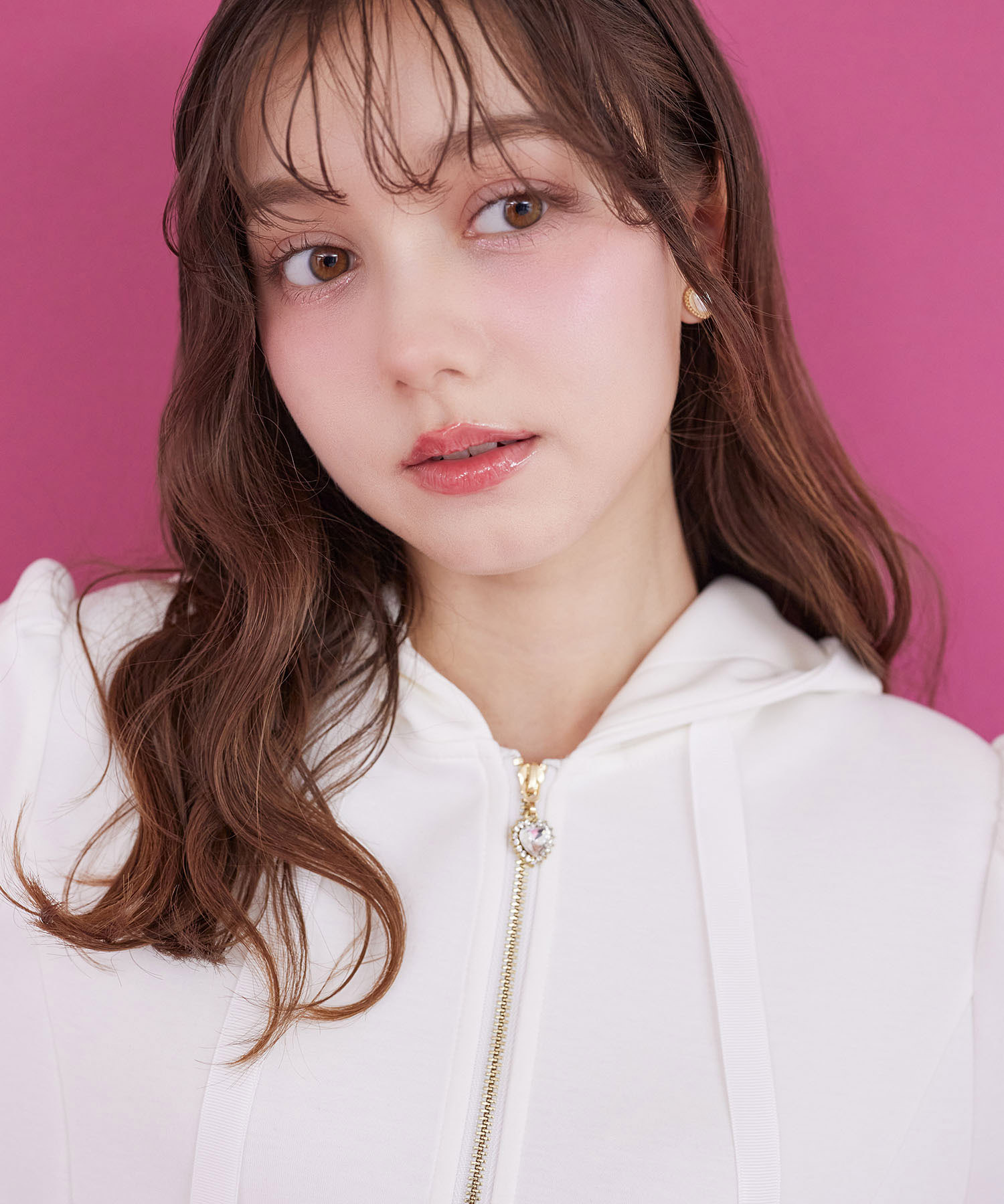 日常をドラマティックに変える♪ハートチャームファスナー裾フリルパーカー