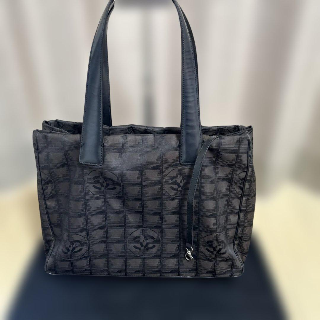 シャネル／CHANELニュートラベルラインニュートラベルライントート MM シャネルニュートラベルライン トートMM ラメ入り黒 ユニセックス