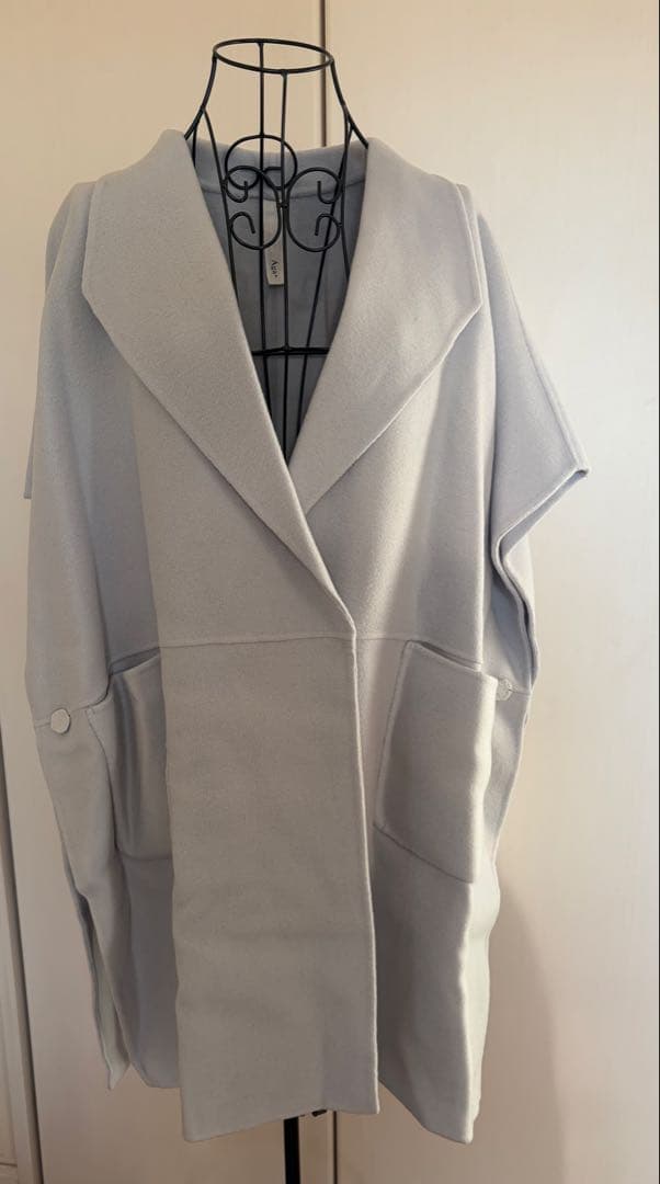 【新品】 Aga➕　ライトブルー　ポンチョ ケープコート　ヤマダヤ 新品Aga➕アーガプラス ケープコートポンチョM38 日本製尾州ウール